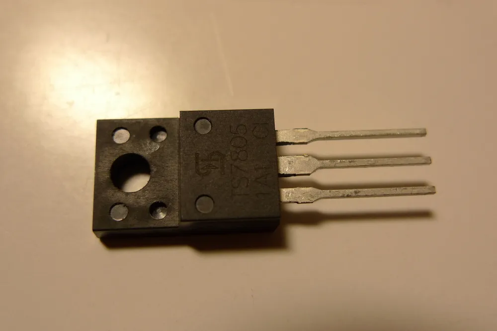 A 7805 linear voltage regulator in a TO-220 package
