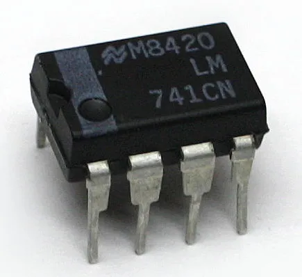 An LM741CN operational amplifier IC in a DIP package